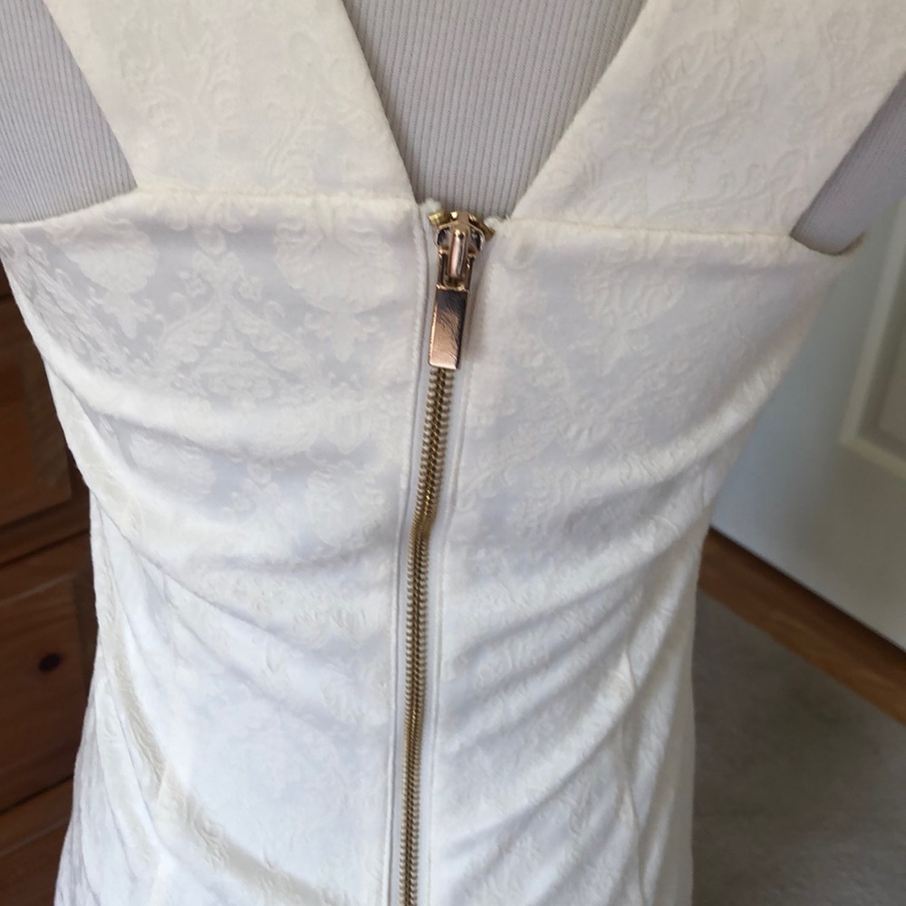 GUESS dress. Size XS NWOT - Picture 6 of 7
